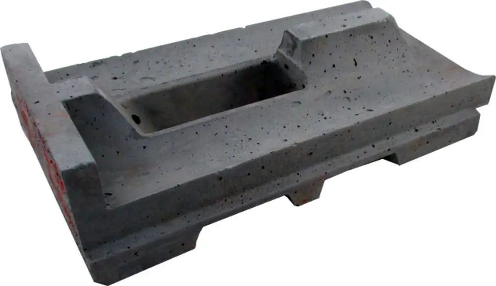 Wolf Brennkammerstein aus Beton, rechteckig mit Aussparungen und einer strukturierten Oberfläche, zur Verwendung in Heizsystemen.